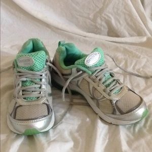 Danskin Now athletic shoes